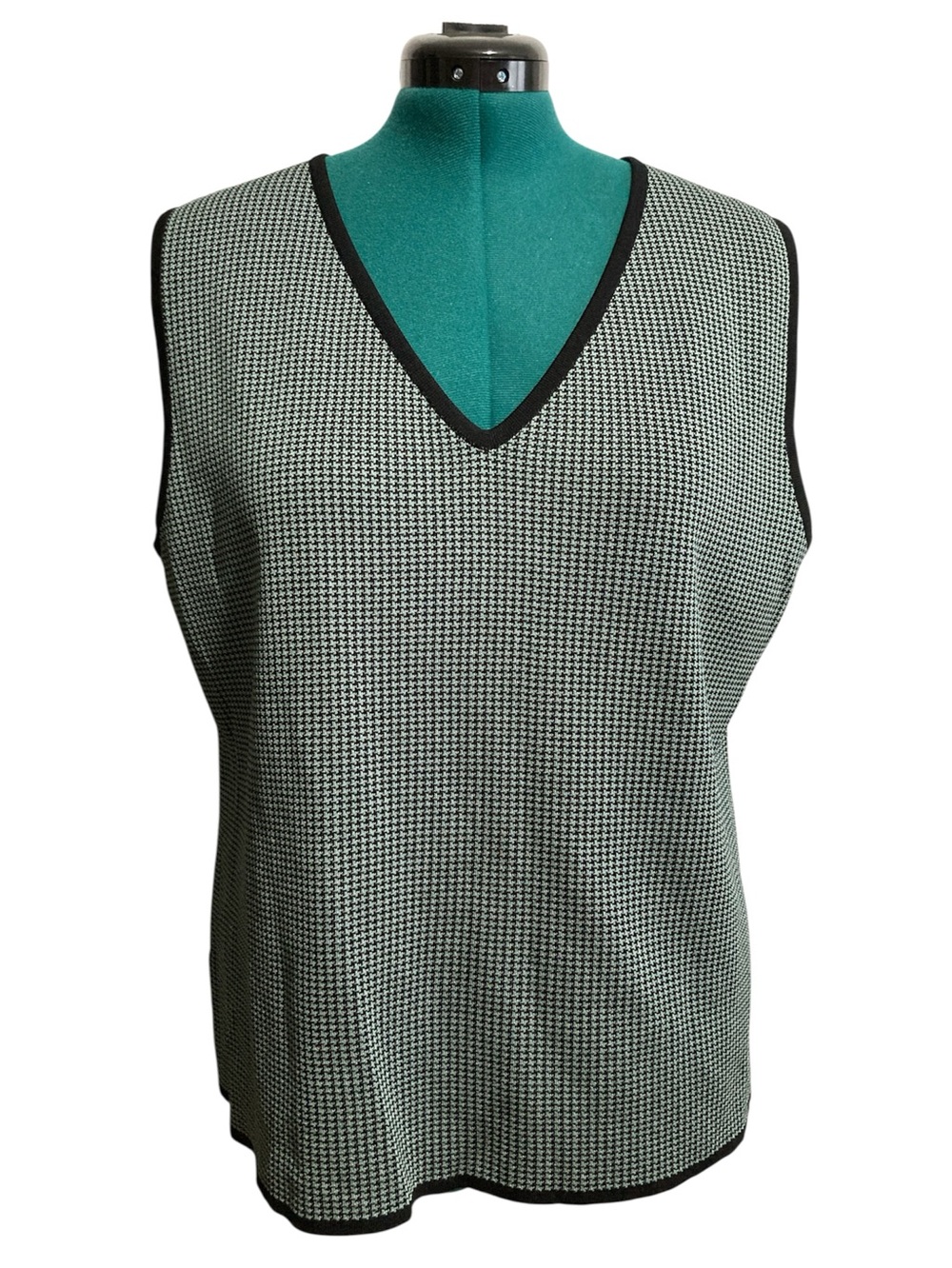 Misook Houndstooth Plaid V-Neck Sweater Vest